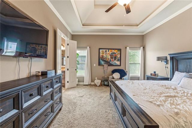 2833 NE Parkview Lane, Lee's Summit, MO 64086