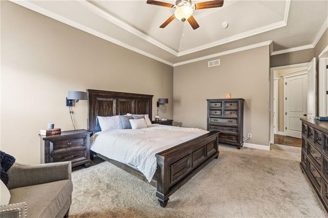 2833 NE Parkview Lane, Lee's Summit, MO 64086