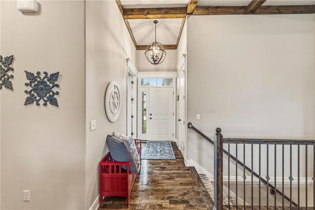 2833 NE Parkview Lane, Lee's Summit, MO 64086