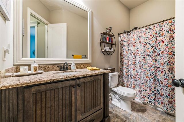 2833 NE Parkview Lane, Lee's Summit, MO 64086