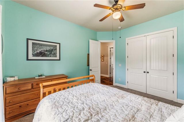 2833 NE Parkview Lane, Lee's Summit, MO 64086