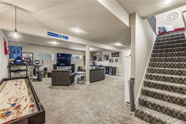 2833 NE Parkview Lane, Lee's Summit, MO 64086