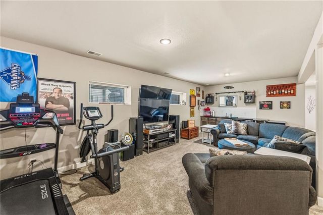 2833 NE Parkview Lane, Lee's Summit, MO 64086