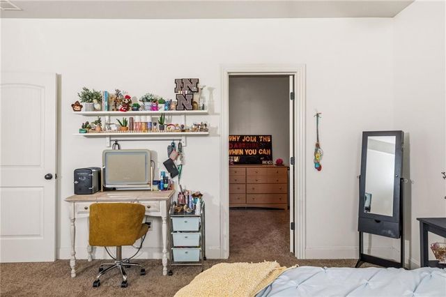 2833 NE Parkview Lane, Lee's Summit, MO 64086