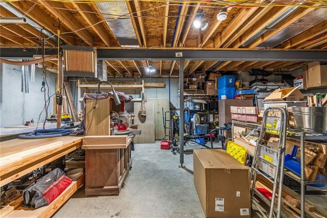 2833 NE Parkview Lane, Lee's Summit, MO 64086