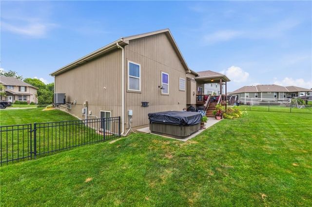 2833 NE Parkview Lane, Lee's Summit, MO 64086