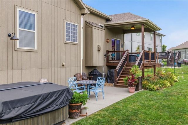 2833 NE Parkview Lane, Lee's Summit, MO 64086