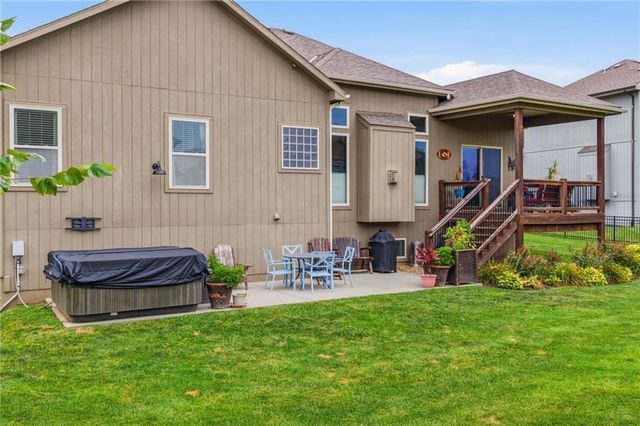 2833 NE Parkview Lane, Lee's Summit, MO 64086