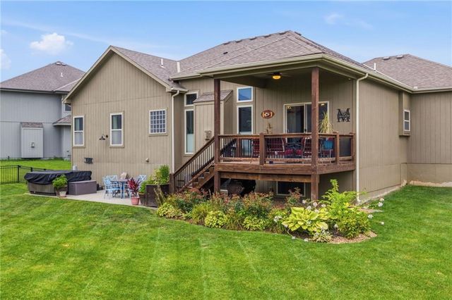 2833 NE Parkview Lane, Lee's Summit, MO 64086