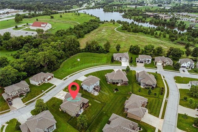 2833 NE Parkview Lane, Lee's Summit, MO 64086