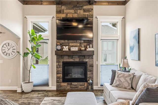 2833 NE Parkview Lane, Lee's Summit, MO 64086