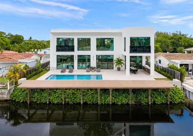 2380 NE 196th St, Miami, FL 33180