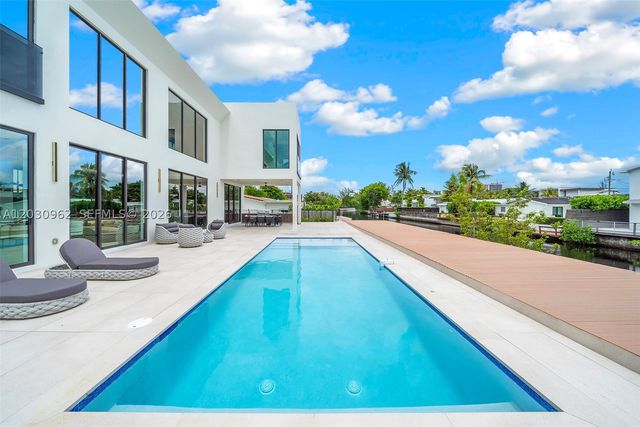 2380 NE 196th St, Miami, FL 33180