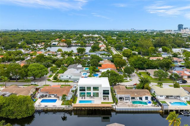 2380 NE 196th St, Miami, FL 33180
