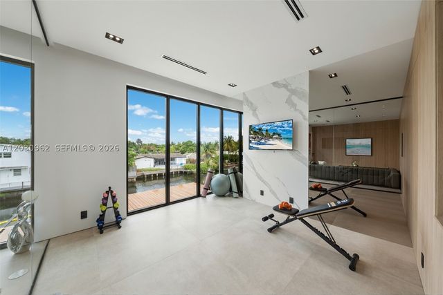 2380 NE 196th St, Miami, FL 33180
