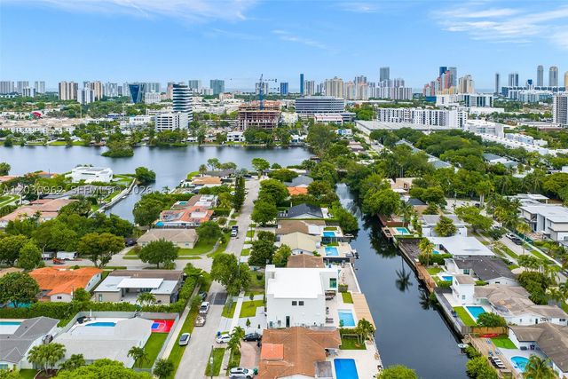 2380 NE 196th St, Miami, FL 33180
