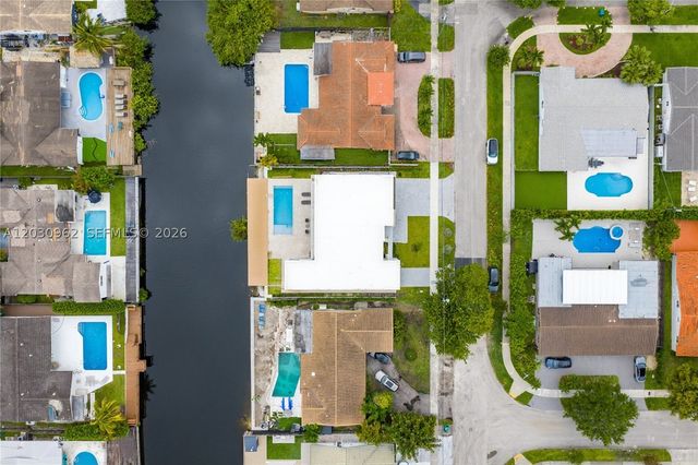 2380 NE 196th St, Miami, FL 33180