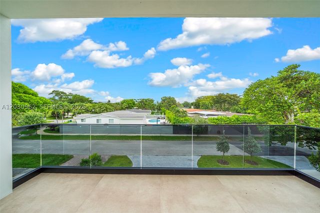2380 NE 196th St, Miami, FL 33180