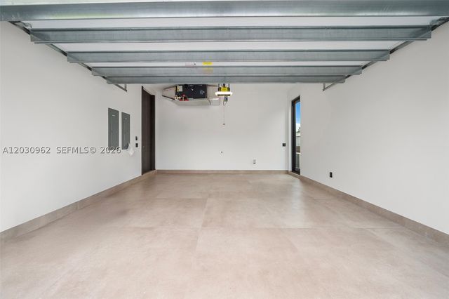 2380 NE 196th St, Miami, FL 33180