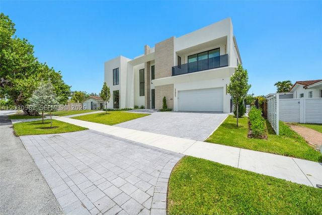 2380 NE 196th St, Miami, FL 33180