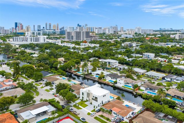 2380 NE 196th St, Miami, FL 33180
