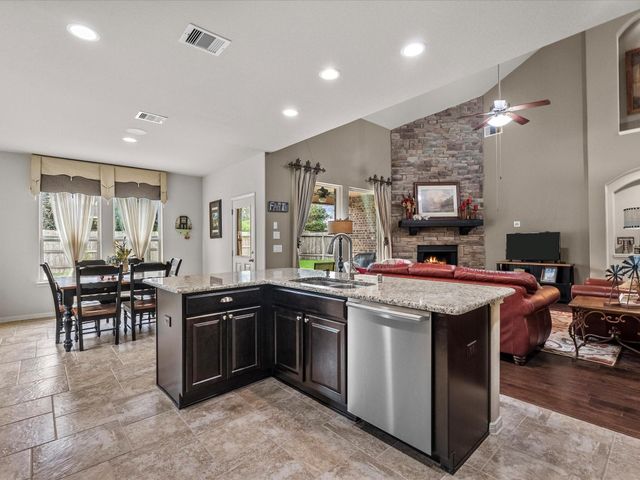 699 Cumberland Ridge Lane, League City, TX 77573