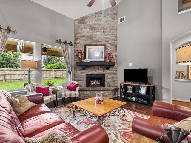 699 Cumberland Ridge Lane, League City, TX 77573