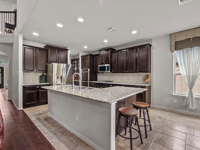 699 Cumberland Ridge Lane, League City, TX 77573