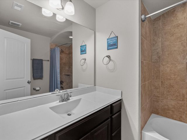 699 Cumberland Ridge Lane, League City, TX 77573