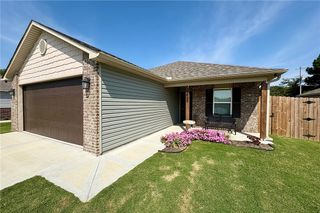 1807 E Annette, Siloam Springs, AR 72761