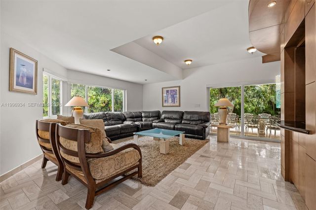 8450 SW 74th Ter, Miami, FL 33143