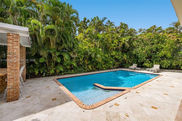 8450 SW 74th Ter, Miami, FL 33143