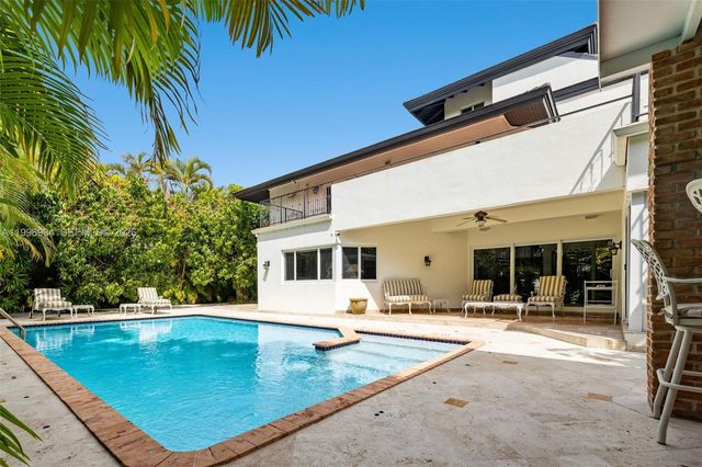 8450 SW 74th Ter, Miami, FL 33143