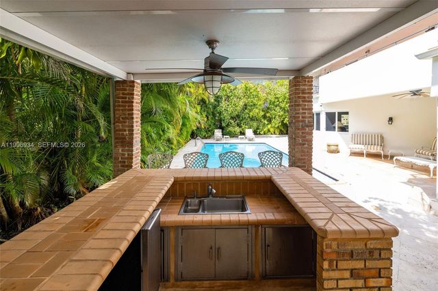 8450 SW 74th Ter, Miami, FL 33143