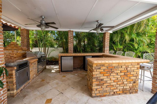 8450 SW 74th Ter, Miami, FL 33143