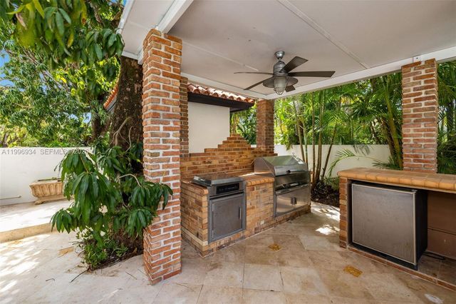 8450 SW 74th Ter, Miami, FL 33143