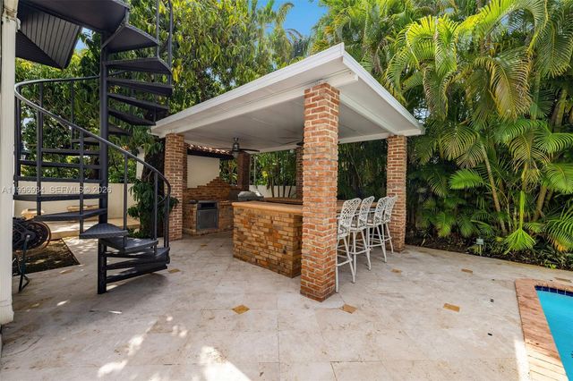 8450 SW 74th Ter, Miami, FL 33143