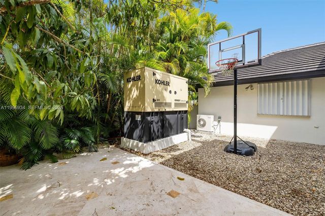 8450 SW 74th Ter, Miami, FL 33143