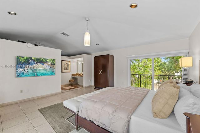 8450 SW 74th Ter, Miami, FL 33143