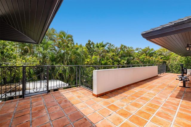 8450 SW 74th Ter, Miami, FL 33143