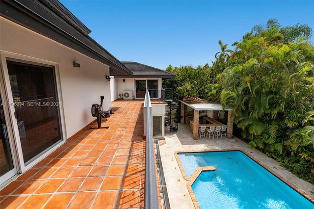 8450 SW 74th Ter, Miami, FL 33143