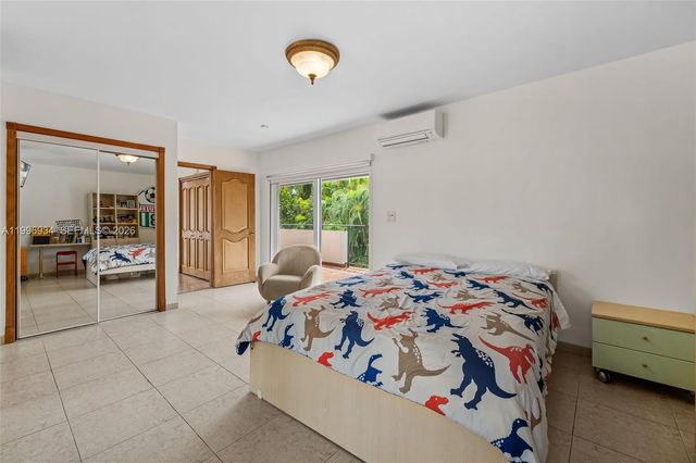 8450 SW 74th Ter, Miami, FL 33143