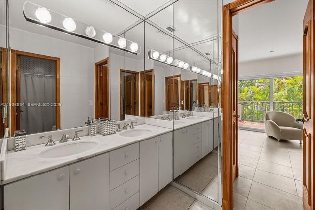 8450 SW 74th Ter, Miami, FL 33143