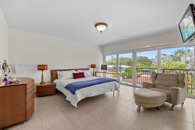 8450 SW 74th Ter, Miami, FL 33143