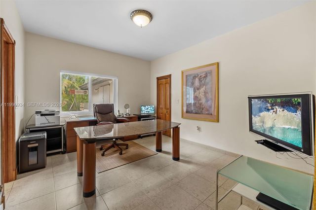 8450 SW 74th Ter, Miami, FL 33143