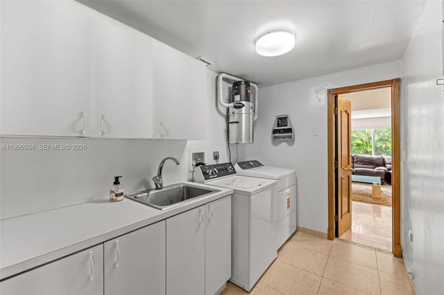 8450 SW 74th Ter, Miami, FL 33143