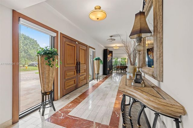 8450 SW 74th Ter, Miami, FL 33143