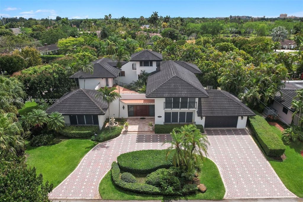 8450 SW 74th Ter, Miami, FL 33143