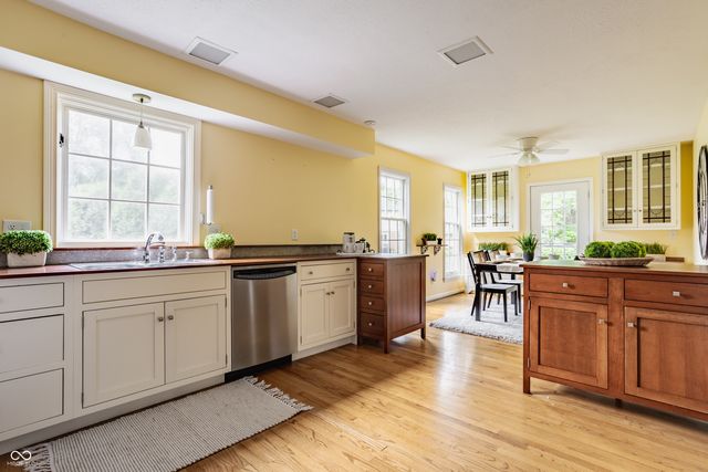 30 Cedar Mill Court, Zionsville, IN 46077