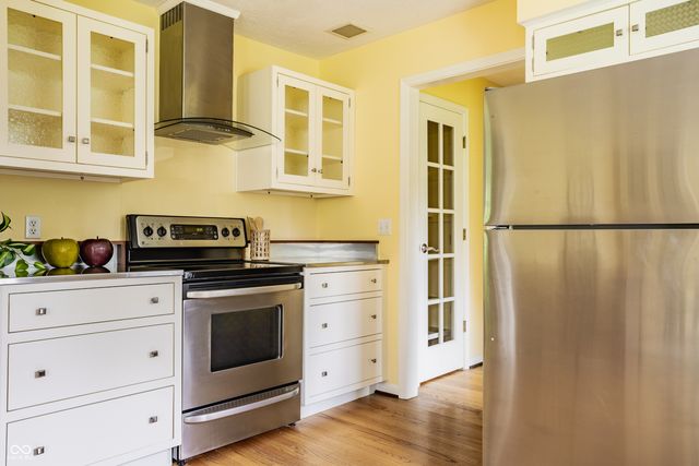 30 Cedar Mill Court, Zionsville, IN 46077